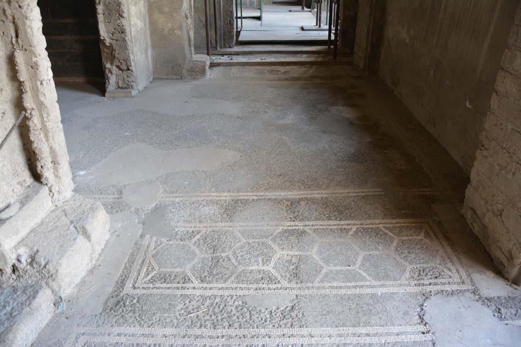 VII.16.22 Pompeii. October 2018. Looking south across doorway threshold from area 55, landing at base of stairs 54.
Foto Annette Haug, ERC Grant 681269 DCOR.

