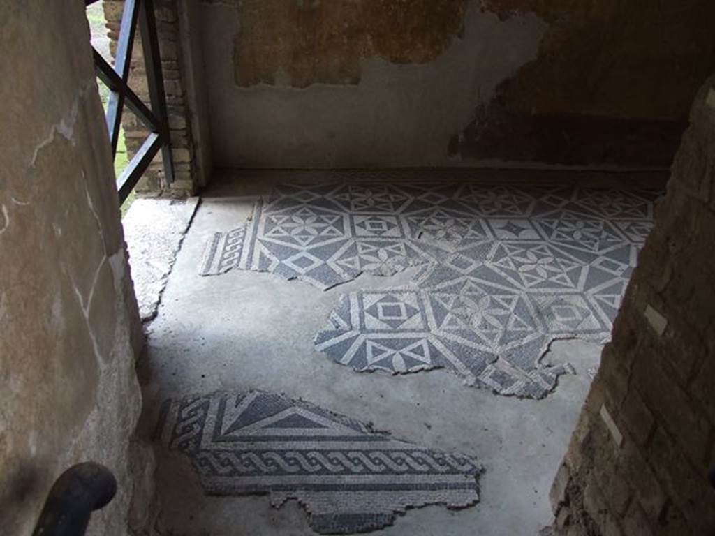 VII.16.a Pompeii. December 2006.  Room 1, mosaic floor. Looking west.