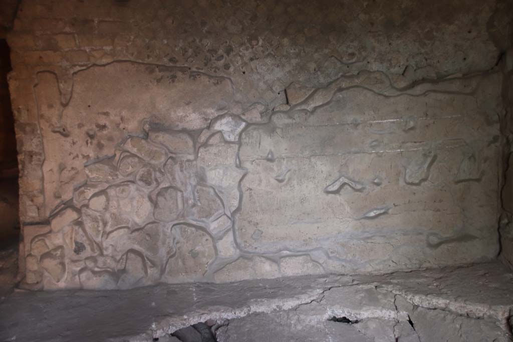 VII.16.a Pompeii. October 2020. Room 5, detail of east wall. Photo courtesy of Klaus Heese.