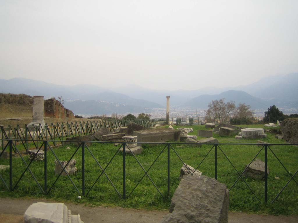 VIII.1.3 Pompeii. April 2005. Looking south-east from the north-west corner. Photo courtesy of Klaus Heese.