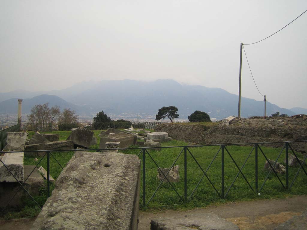 VIII.1.3 Pompeii. April 2005. Looking south from centre of north side. Photo courtesy of Klaus Heese.