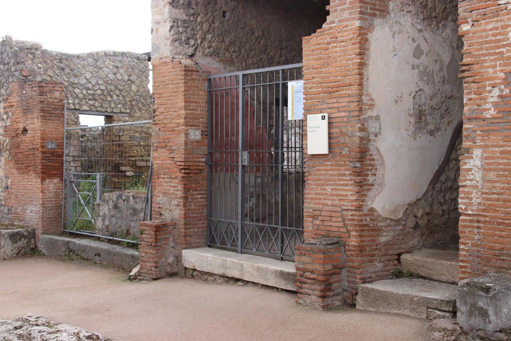 VIII.2.23 Pompeii. December 2005. Entrance doorway.
On either side of the entrance originally would have been a column.
