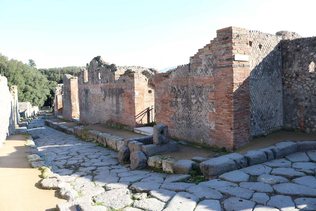 VIII.2.30 Pompeii, left of centre, with VIII.2.29, in centre. December 2018. 
Looking east to entrance doorways on south side of Via della Regina. Photo courtesy of Aude Durand.



