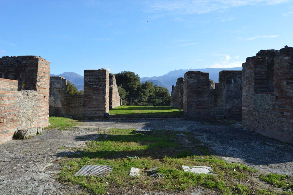 VIII.2.30 Pompeii. March 2018. Looking south across atrium, with remains of impluvium, towards tablinum.
Foto Taylor Lauritsen, ERC Grant 681269 DCOR.
