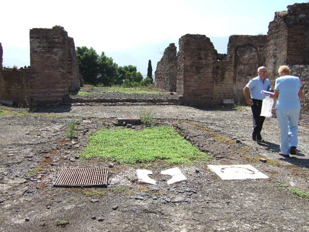VIII.2.30 Pompeii. September 2005. Looking south across atrium, with remains of impluvium.
On the north side of the impluvium are three cistern mouths, on the south side there was one cistern mouth.
None of the four cistern mouths had a puteal on them.
See Bullettino dellInstituto di Corrispondenza Archeologica (DAIR), 1885, p.93.


