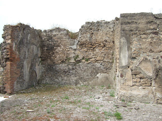 VIII.2.34 Pompeii. May 2006. Room i, looking west into ala from atrium c.