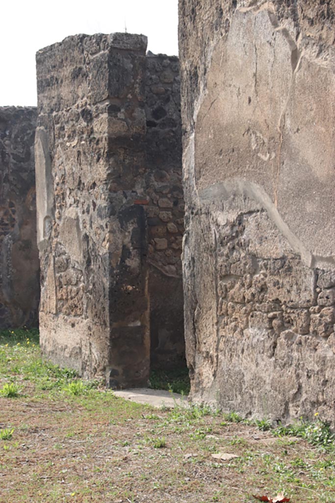 VIII.2.34 Pompeii. May 2006. Doorway of cubiculum on west side of atrium, next to ala.