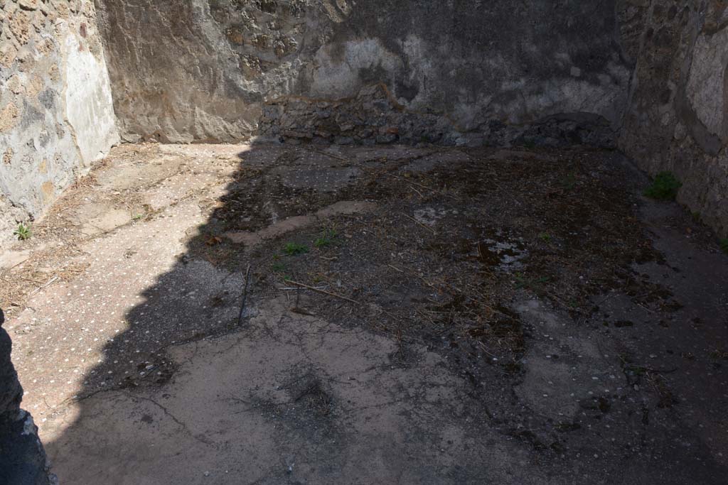 VIII.2.34 Pompeii. September 2019. Looking east through doorway to cubiculum ‘g’.
Foto Annette Haug, ERC Grant 681269 DÉCOR.
