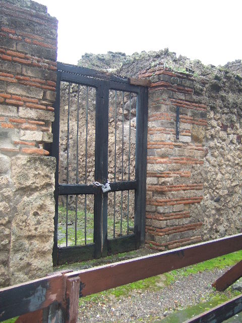 VIII.2.39 Pompeii.  December 2004. Entrance.