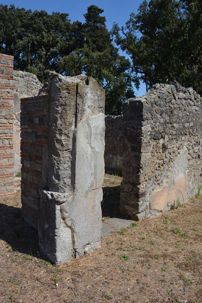 VIII.2.39 Pompeii. September 2019. Upper semi-column in south wall of east ala g. 
Foto Annette Haug, ERC Grant 681269 DÉCOR
