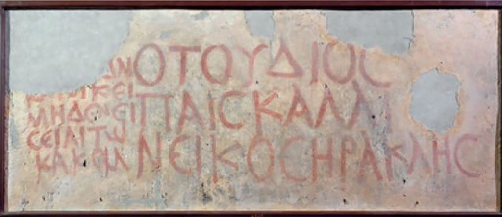 VIII.4.6 Pompeii. Graffiti found on pilaster on left of doorway, near VIII.4.7 [CIL IV 733].
Now in Naples Archaeological Museum. Inventory number 4717.
According to Hunink this translates as
Zeus' 
son the splendidly
winning Hercules
lives
here
No evil
may en-
ter here       [CIL IV 733]
See Hunink, V., 2011. Glücklich ist dieser Ort! 1000 Graffiti aus Pompeji. Stuttgart: Philipp Reclam, p. 264, n. 779.
