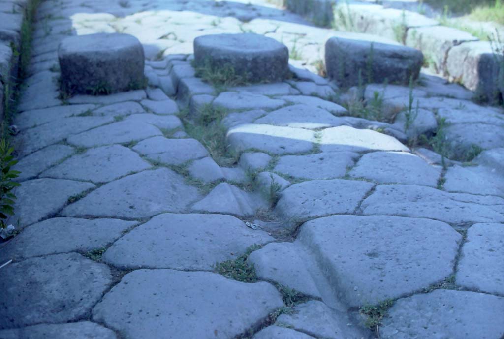 Via Stabiana, Pompeii. 1971. Stepping stones in roadway between VIII.4.26 and I.4.5.
Photo courtesy of Rick Bauer, from Dr George Fays slides collection.

