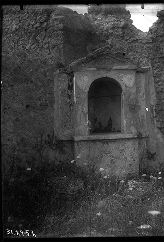 VIII.6.6 Pompeii. 1931. Niche in south-west corner.
DAIR 31.2452. Photo  Deutsches Archologisches Institut, Abteilung Rom, Arkiv. 
See Boyce G. K., 1937. Corpus of the Lararia of Pompeii. Rome: MAAR 14. (p.78, No.374, Pl.33,1)