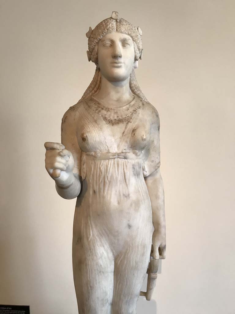 VIII.7.28 Pompeii. April 2019. Marble statue of Isis found in the north-east corner of the portico.
Now in Naples Archaeological Museum. Inventory number 9976.
Photo courtesy of Rick Bauer.
