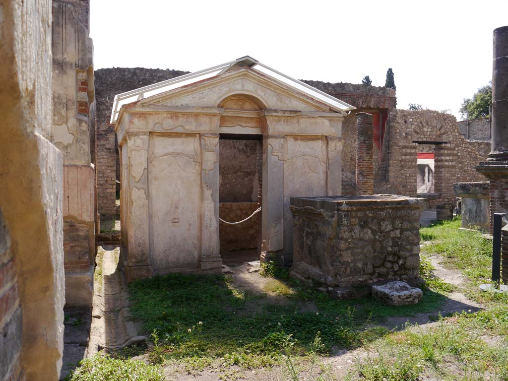 VIII.7.28 Pompeii. September 2018. Looking south towards Purgatorium with an altar, on right. 
Foto Anne Kleineberg, ERC Grant 681269 DÉCOR.
