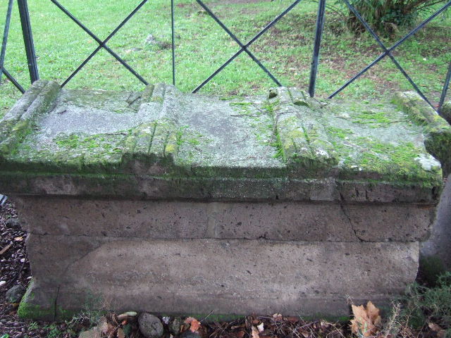 VIII.7.34 Pompeii. December 2005. North-west corner of tomb with steps to Temple outside.