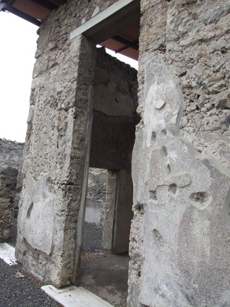 IX.1.20 Pompeii.  December 2007.  Doorway to Room 19.
