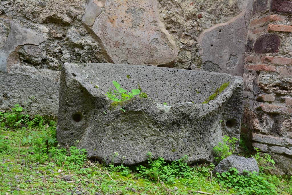IX.5.4 Pompeii. March 2017. Room c, fragment of mill in north-west corner.
Foto Christian Beck, ERC Grant 681269 DCOR.

