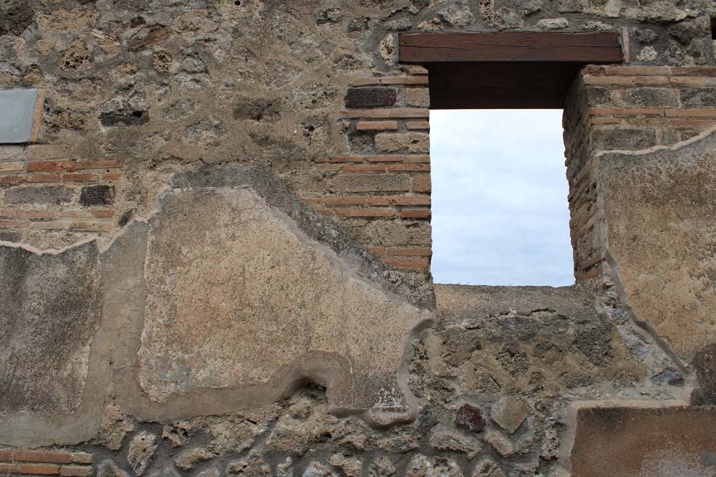 IX.5.4 Pompeii. March 2019. Room a, north wall of shop-room with window overlooking Via di Nola.
Foto Christian Beck, ERC Grant 681269 DÉCOR.
