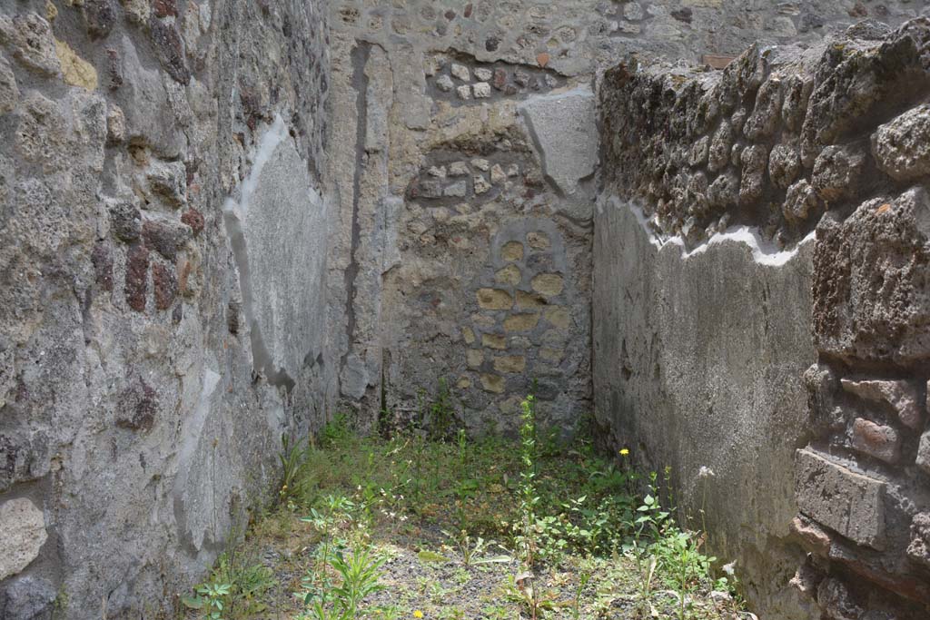 IX.5.8 Pompeii. May 2017. Detail of lower walls, looking south.
Foto Christian Beck, ERC Grant 681269 DCOR.
