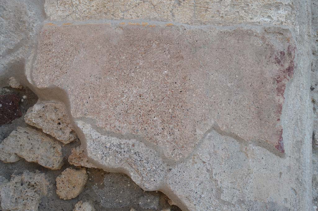 IX.5.10 Pompeii. March 2019. Detail of layers of stucco/plaster on east side of entrance doorway.
Foto Taylor Lauritsen, ERC Grant 681269 DCOR
