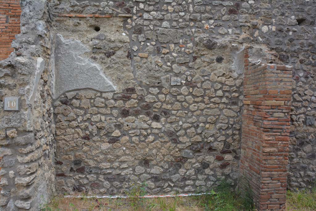 IX.5.10 Pompeii. May 2017. Lower east wall.
Foto Christian Beck, ERC Grant 681269 DCOR.
