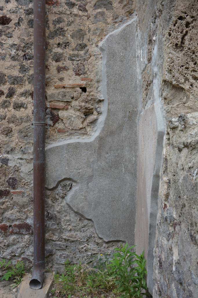 IX.5.10 Pompeii. May 2017. Detail from lower east wall in south-east corner.
Foto Christian Beck, ERC Grant 681269 DCOR.
