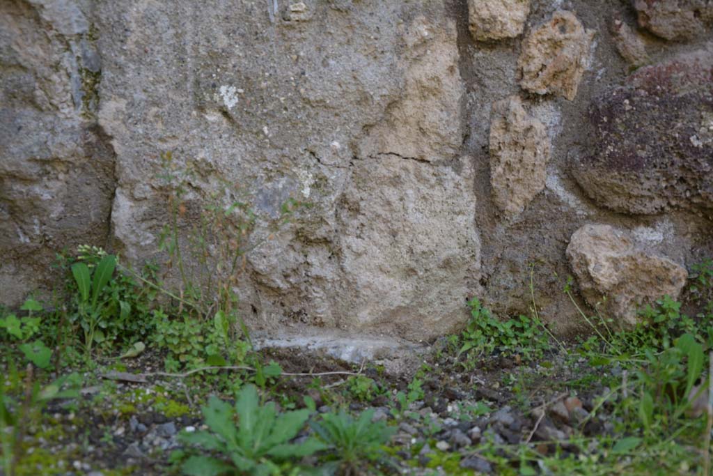 IX.5.10 Pompeii. March 2017. Lower west wall towards south-west corner.
Foto Christian Beck, ERC Grant 681269 DCOR.
