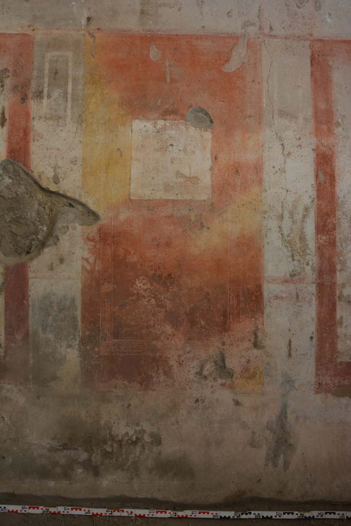 IX.5.11 Pompeii. May 2017. Room f, centre of north wall.
Foto Christian Beck, ERC Grant 681269 DCOR.
