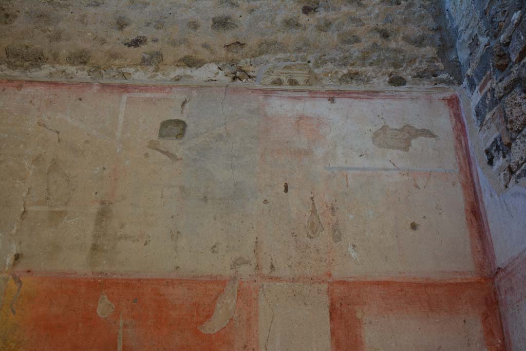 IX.5.11 Pompeii. May 2017. Room f, upper north wall towards north-east corner.
Foto Christian Beck, ERC Grant 681269 DCOR.
