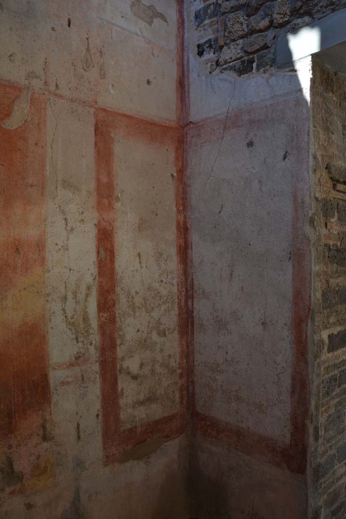 IX.5.11 Pompeii. May 2017. Room f, north-east corner.
Foto Christian Beck, ERC Grant 681269 DCOR.
