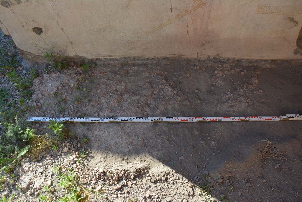 IX.5.11 Pompeii. May 2017. Room h, remaining flooring near to north wall at west end.
Foto Christian Beck, ERC Grant 681269 DCOR.

