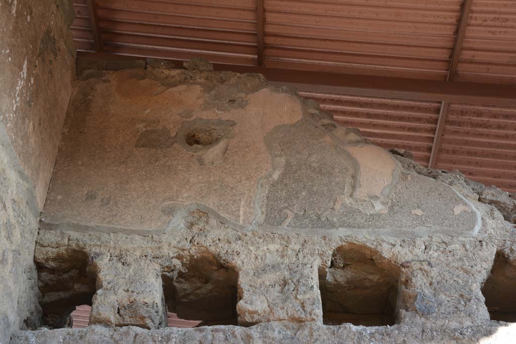 IX.5.11 Pompeii. May 2017. Room h, detail from upper south wall at east end.
Foto Christian Beck, ERC Grant 681269 DCOR.

