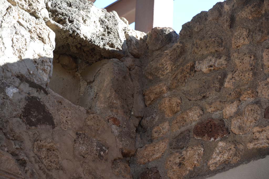 IX.5.11 Pompeii. May 2017. Room h, upper wall in south-west corner.
Foto Christian Beck, ERC Grant 681269 DCOR.

