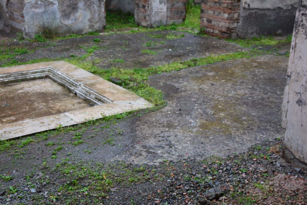 IX.5.11 Pompeii. March 2017. Room h, looking north-west across atrium b, from near south wall of east ala. 
Foto Christian Beck, ERC Grant 681269 DCOR.
