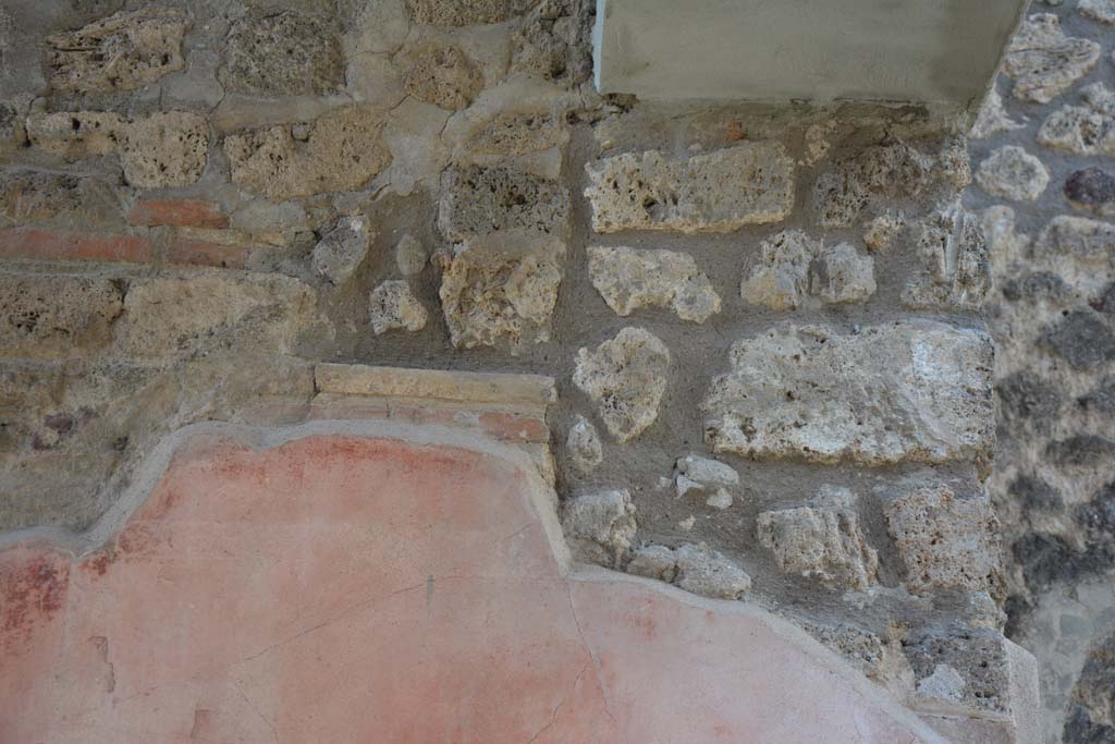 IX.5.11 Pompeii. May 2017. Room l (L), upper west wall of tablinum at north end.
Foto Christian Beck, ERC Grant 681269 DÉCOR.
