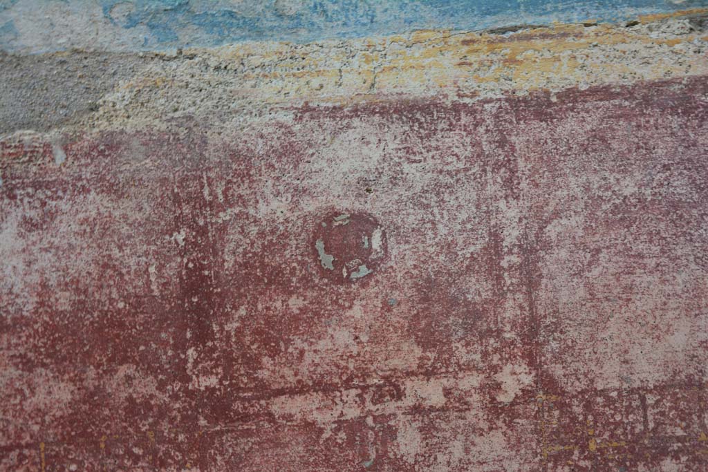 IX.5.11 Pompeii. March 2017. Room l (L), detail from zoccolo below blue central panel on west wall.
Foto Christian Beck, ERC Grant 681269 DÉCOR.
