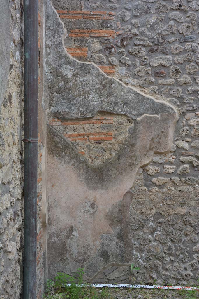 IX.5.12 Pompeii. May 2017. Detail from west wall at south end.
Foto Christian Beck, ERC Grant 681269 DCOR.

