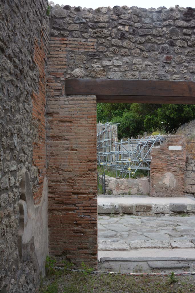 IX.5.12 Pompeii. May 2017. Looking towards north wall in north-west corner.
Foto Christian Beck, ERC Grant 681269 DCOR.


