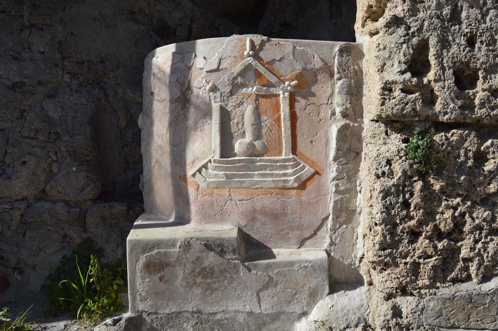 IX.7.2 Pompeii. September 2019. Furnace/oven decorated with phallic emblems in stucco.
Photo courtesy of Klaus Heese.
