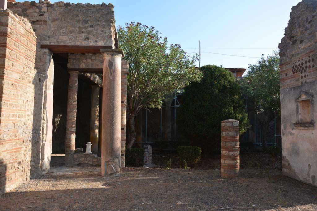 IX.7.20 Pompeii. October 2019. Looking east across atrium from entrance.
Foto Annette Haug, ERC Grant 681269 DÉCOR.
