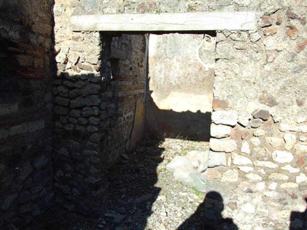 IX.9.a Pompeii.  March 2009.  Doorway to Cubiculum in south east corner, with window overlooking garden.