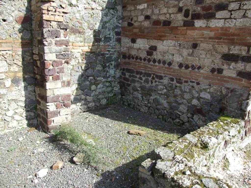IX.9.c Pompeii. March 2009. Small room or cupboard, next to north portico. According to NdS, on the north side of the kitchen was a small space with topsoil, no doubt for growing flowers or vegetables.
See Notizie degli Scavi, 1889, p.130
