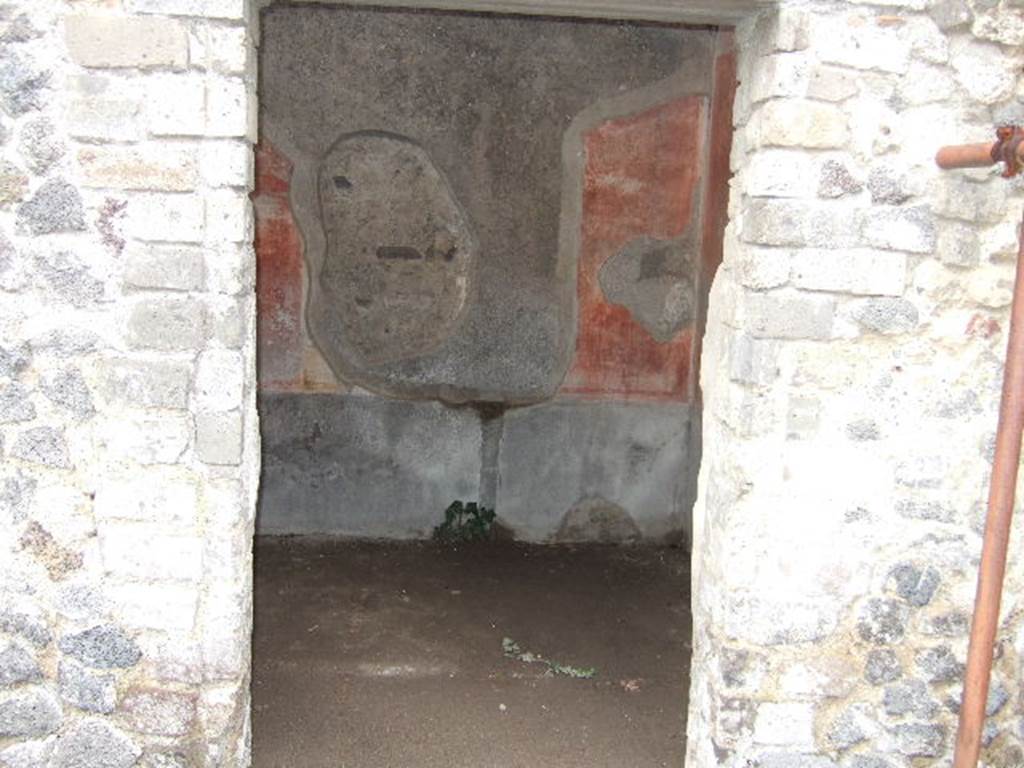 IX.9.c Pompeii.  December 2005.  Room on south side of peristyle.