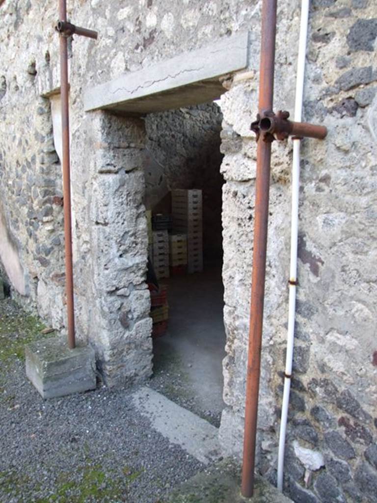 IX.9.c Pompeii.  March 2009.  Doorway to Triclinium.