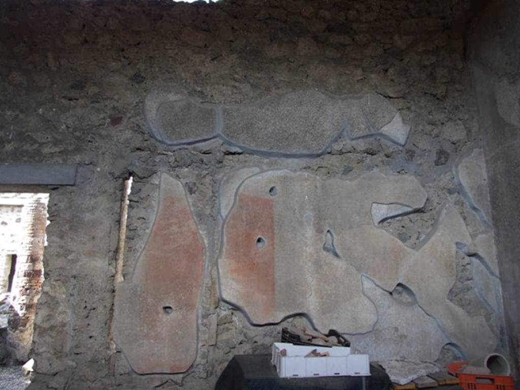 IX.9.c Pompeii.  March 2009.  North wall of Triclinium.