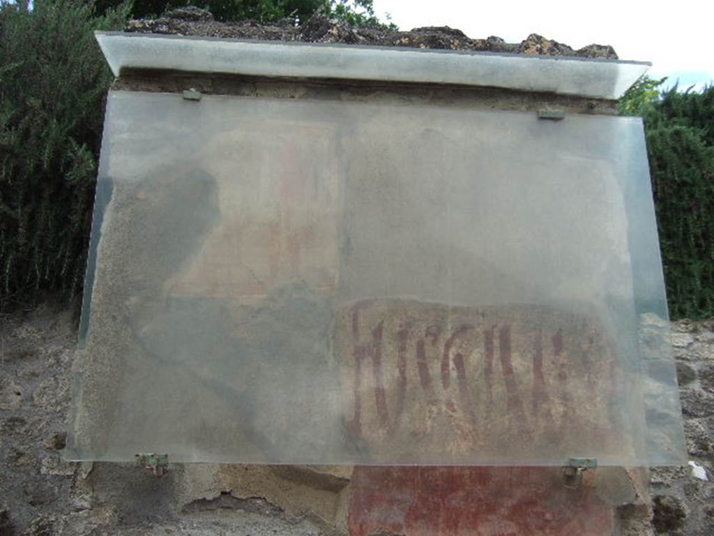 IX.11.7 Pompeii. December 2007. Graffiti on front wall between IX.11.7 and IX.11.8. -   Fuscum  aed(ilem)       [CIL IV 7887]
