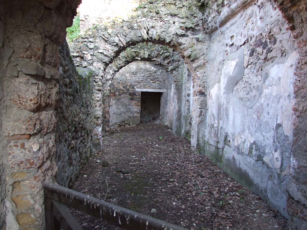 HGW24 Pompeii. December 2006. Looking east along the south side of the portico, into corridor/rooms.
(Villa Diomedes Project – area 46, from area 45).
(Fontaine, corridor/rooms 5a, from 5b).
