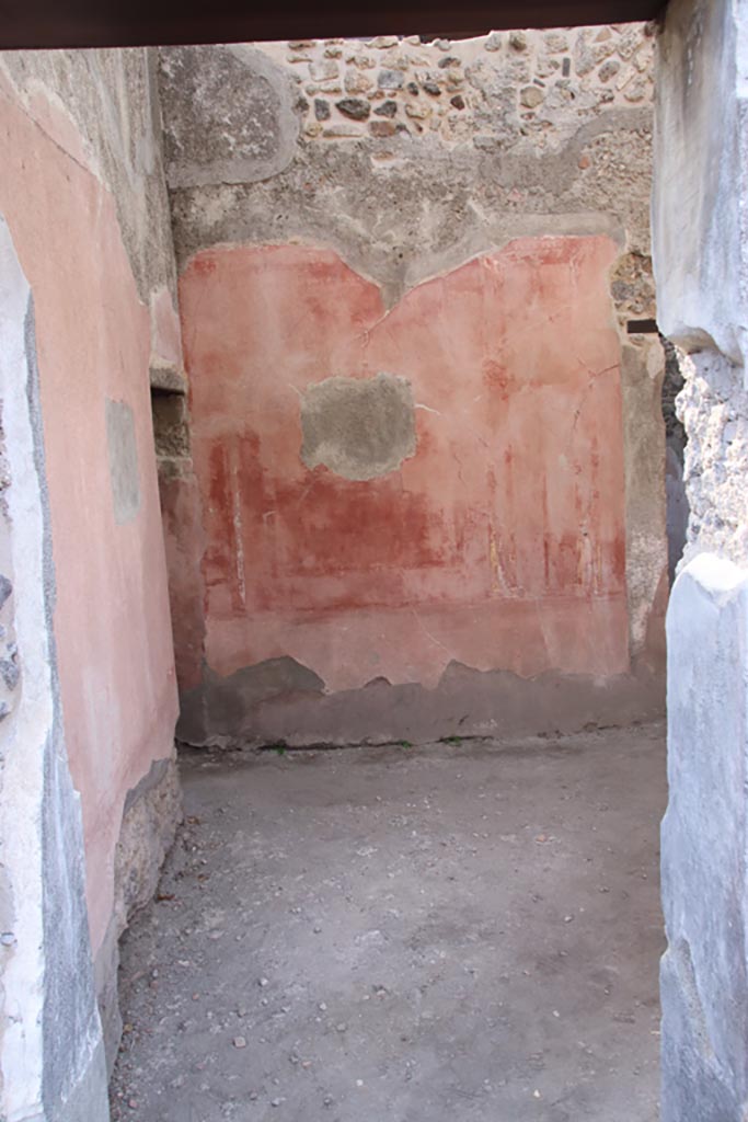 HGW24 Pompeii. Villa of Diomedes. October 2023.
Looking south into antechamber with doorway on the right into the main semi-circular bedroom. Photo courtesy of Klaus Heese.
The doorway on the left (east) leads into a room, described by Fontaine as 2,11. (Villa Diomedes Project – area 15.)  
(Villa Diomedes Project – area 16.)  
(Fontaine, room 2,10).
