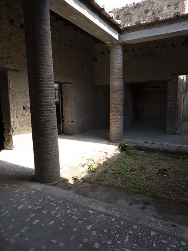 Villa of Mysteries, Pompeii. September 2017. Looking north-east across room 62
Foto Annette Haug, ERC Grant 681269 DÉCOR.
